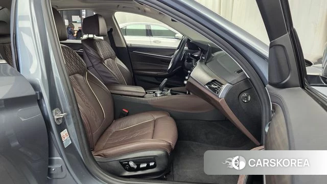 BMW 5 Series (G30) 2018 Серый из Кореи, фото 2