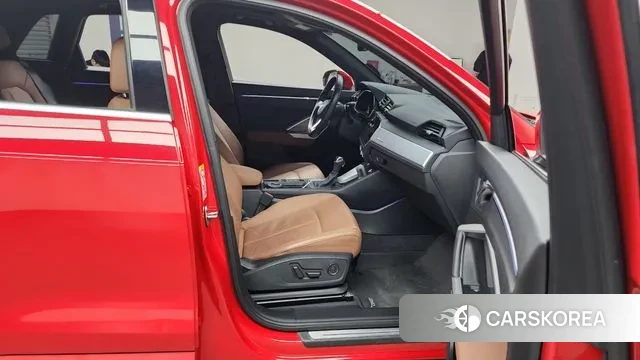 Audi Q3 (F3) 2020 Красный из Кореи, фото 2