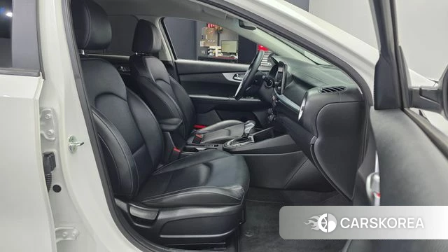 Kia The New K3 2nd generation 2021 Белый из Кореи, фото 2