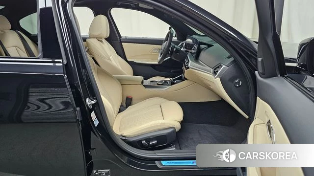 BMW 3 Series (G20) 2023 Черный из Кореи, фото 2