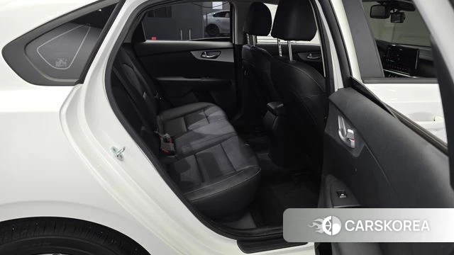 Kia The New K3 2nd generation 2022 Белый из Кореи, фото 2