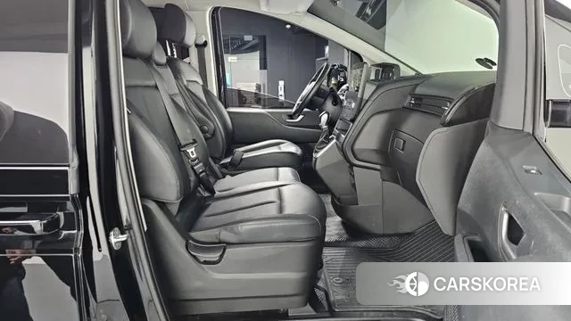 Hyundai Staria 2021 Черный из Кореи, фото 2