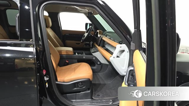Land Rover Defender (L663) 2023 Черный из Кореи, фото 2