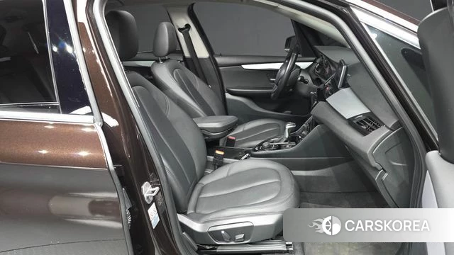 BMW 2 Series Active Tourer (F45) 2018 Коричневый из Кореи, фото 2