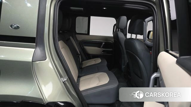 Land Rover Defender (L663) 2023 Зеленый из Кореи, фото 2