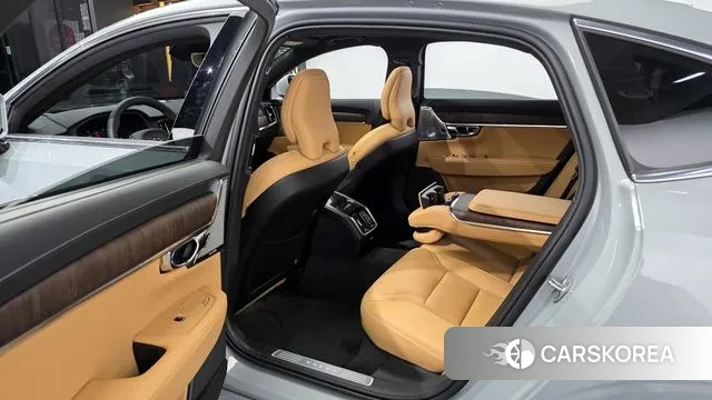 Volvo S90 2024 Серый из Кореи, фото 2