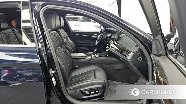 BMW 5 Series (G30) 2021 Черный из Кореи, фото 2