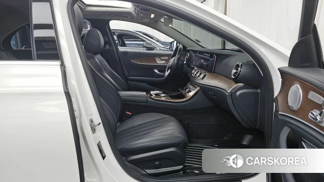 Mercedes-Benz E-Class W213 2020 Белый из Кореи, фото 2