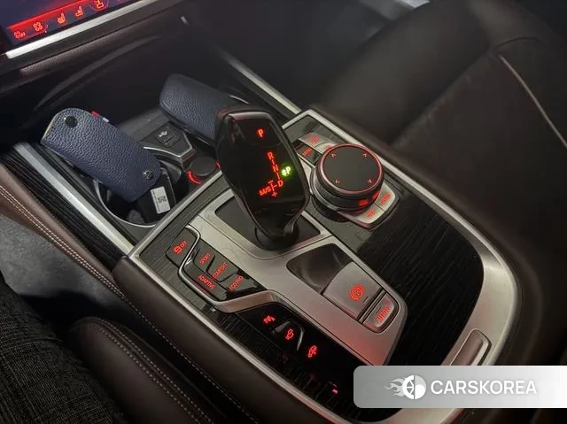 BMW 7 Series (G11) 2020 Черный из Кореи, фото 2