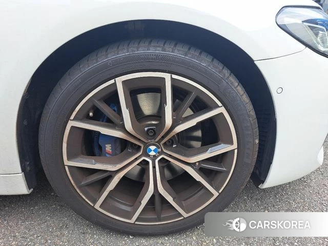 BMW 5 Series (G30) 2023 Белый из Кореи, фото 2