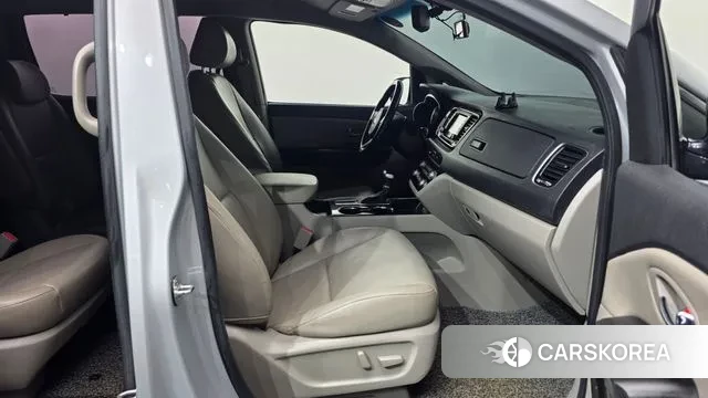 Kia The New Carnival 2018 Серебряный из Кореи, фото 2