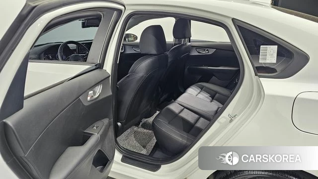 Kia The New K3 2nd generation 2022 Белый из Кореи, фото 2