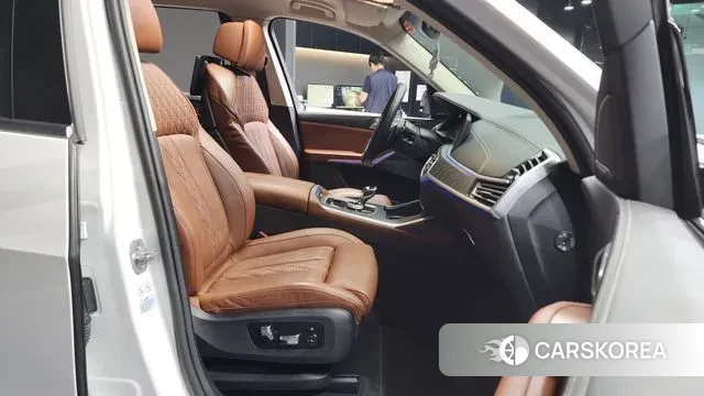 BMW X7 (G07) 2022 Белый из Кореи, фото 2