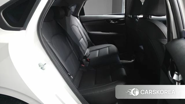 Kia The New K3 2nd generation 2023 Белый из Кореи, фото 2