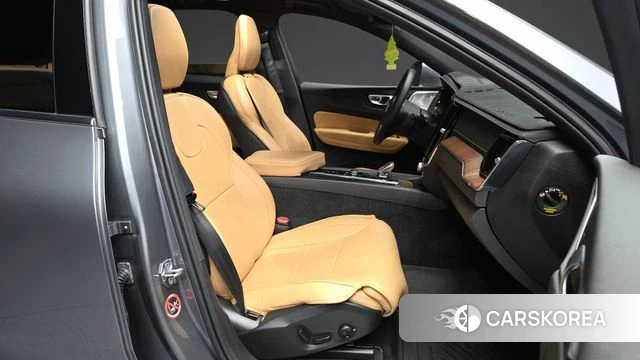 Volvo XC60 second Generation 2021 Серый из Кореи, фото 2
