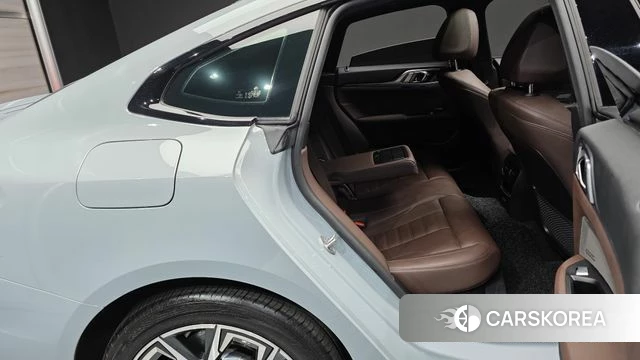 BMW i4 2023 Серебристо-серый из Кореи, фото 2