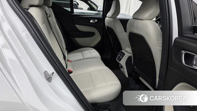 Volvo XC40 2024 Белый из Кореи, фото 2