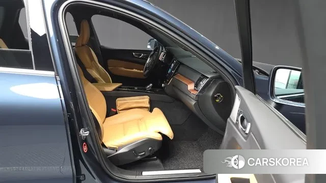 Volvo XC60 second Generation 2024 Серый из Кореи, фото 2