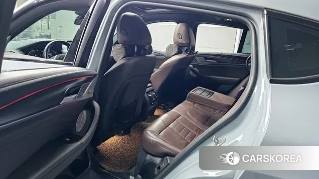 BMW X4 (G02) 2022 Серебристо-серый из Кореи, фото 2