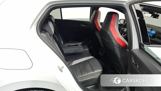 Volkswagen Golf 8th Generation 2024 Белый из Кореи, фото 2