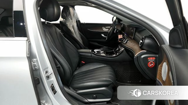 Mercedes-Benz E-Class W213 2018 Серебряный из Кореи, фото 2