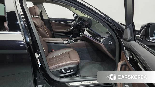 BMW 5 Series (G30) 2021 Черный из Кореи, фото 2