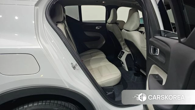 Volvo XC40 2023 Белый из Кореи, фото 2