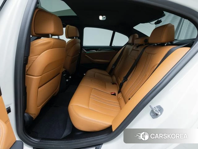 BMW 5 Series (G30) 2021 Белый из Кореи, фото 2