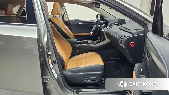 Lexus NX300h 2018 Серебристо-серый из Кореи, фото 2