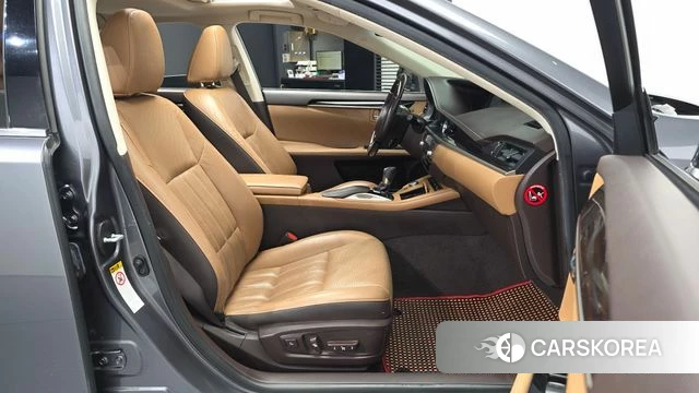 Lexus New ES300h 2018 Серый из Кореи, фото 2