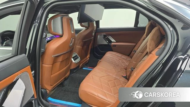BMW 7 Series (G70) 2022 Черный из Кореи, фото 2