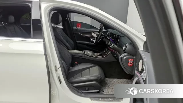 Mercedes-Benz E-Class W213 2022 Белый из Кореи, фото 2