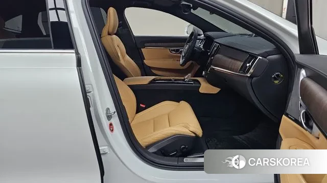 Volvo S90 2024 Белый из Кореи, фото 2