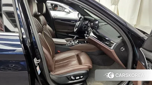 BMW 5 Series (G30) 2021 Черный из Кореи, фото 2