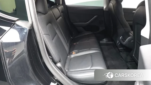 Tesla Model Y 2024 Черный из Кореи, фото 2