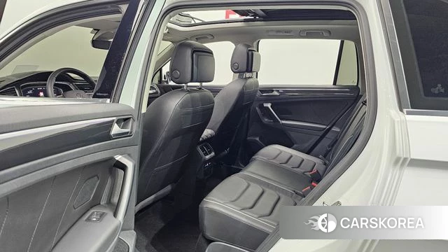 Volkswagen Tiguan second Generation 2022 Белый из Кореи, фото 2