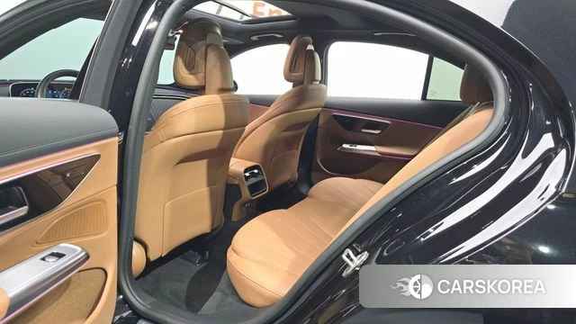 Mercedes-Benz E-Class W214 2024 Черный из Кореи, фото 2
