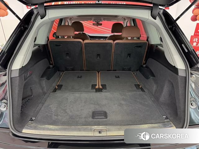 Audi Q7 2022 Черный из Китая, фото 2