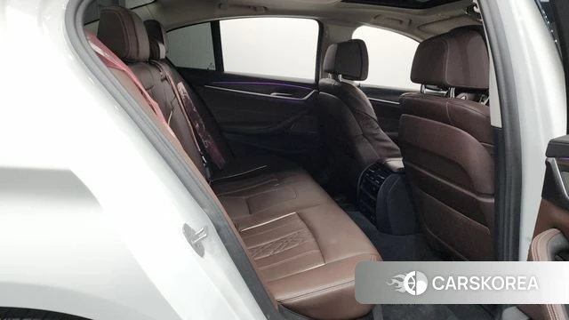 BMW 5 Series (G30) 2020 Белый из Кореи, фото 2