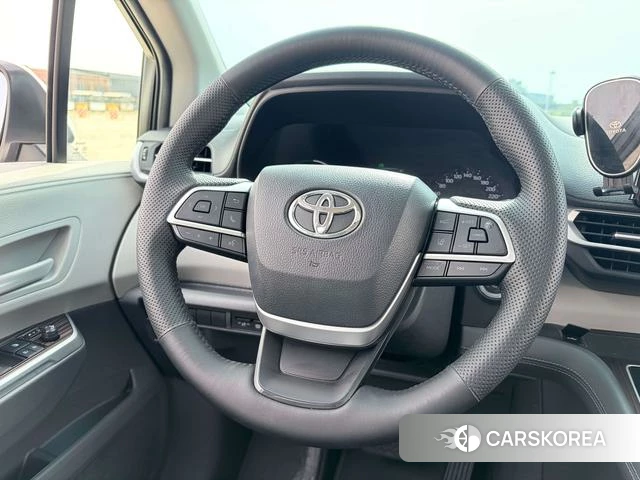 Toyota Saina 2024 Белый из Китая, фото 2
