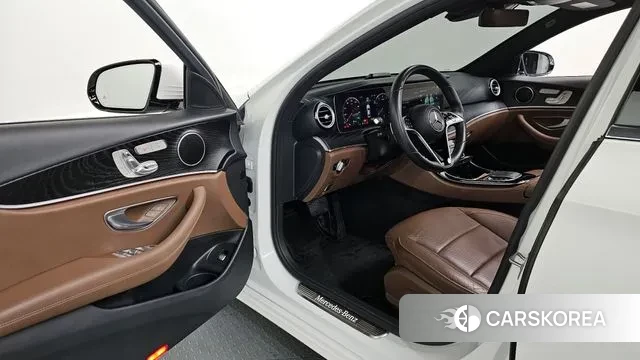 Mercedes-Benz E-Class W213 2022 Белый из Кореи, фото 2