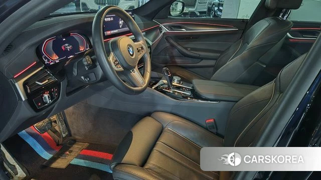 BMW 5 Series (G30) 2023 Черный из Кореи, фото 2