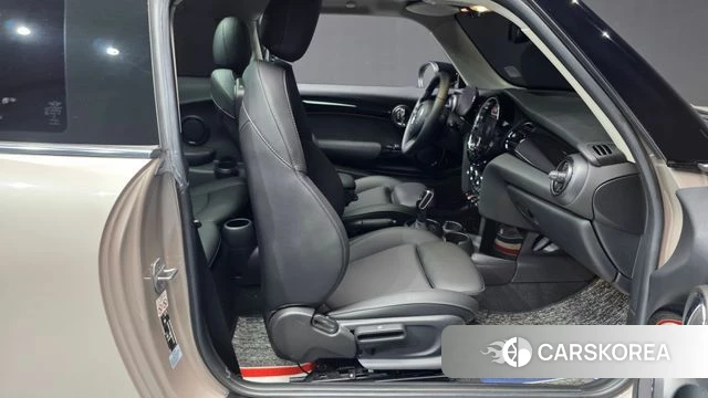 Mini Cooper 2022 Жемчужный цвет из Кореи, фото 2