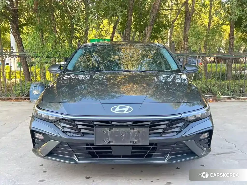 Hyundai Elantra 2023 Silver/gray из Китая, фото 2