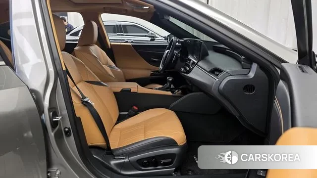 Lexus ES300h 7th generation 2022 Серебристо-серый из Кореи, фото 2