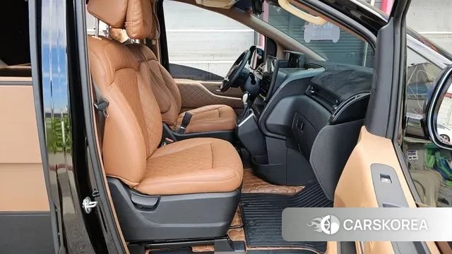 Hyundai Staria 2023 Черный из Кореи, фото 2