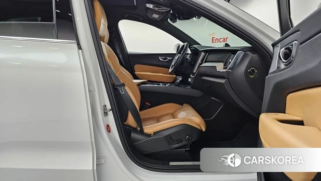 Volvo XC60 second Generation 2018 Белый из Кореи, фото 2