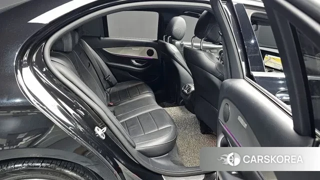 Mercedes-Benz E-Class W213 2018 Черный из Кореи, фото 2