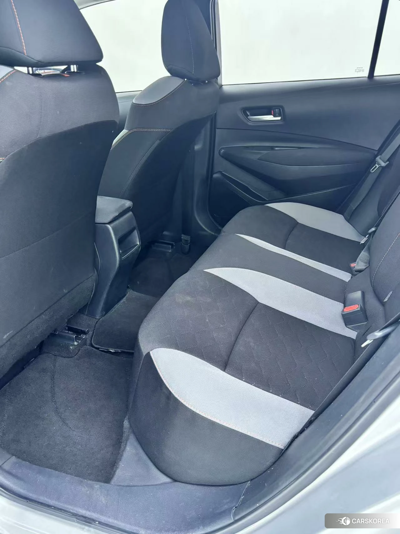 Toyota Corolla 2023 Серебристо-серый из Китая, фото 2
