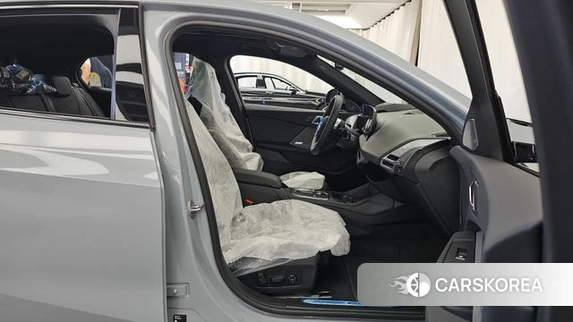 BMW 1 Series (F70) 2026 Серебристо-серый из Кореи, фото 2